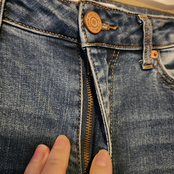 FOREVER 21 Denim Bell Bottom Jeans Flared Pants Distressed Medium Wash Size 29 - Picture 10 of 15